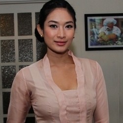 Happy Salma Malu Bicara Soal Momongan