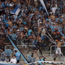 Berbahaya, Gremio Larang Suporternya Merayakan Gol ala Salju Longsor