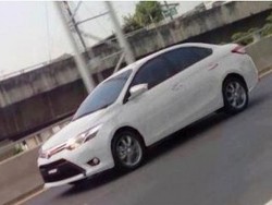 Toyota Vios Anyar Seliweran di Jalan