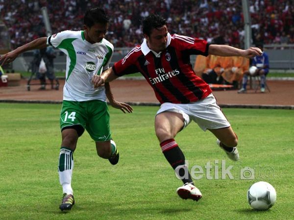 Milan Glorie Bekuk Indonesia All Star