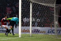 Para veteran AC Milan ini menang 4-2.