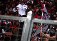 Laga ini disaksikan ribuan milanisti.