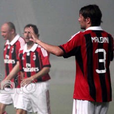 Maldini yang Dingin dan Panitia Milan Glorie yang Dikeluhkan Wartawan