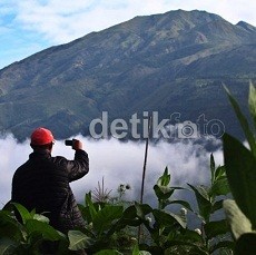 Dua Pendaki Jatuh di Tebing Puncak Merapi