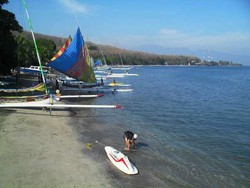 Situbondo Punya Lautan Biru yang Memukau