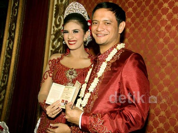 Eno Netral Resmi Menikah