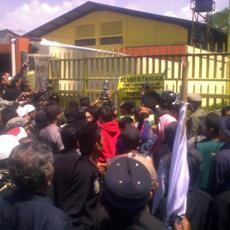 Rumah Ibadah Disegel Satpol PP, Massa Bubar