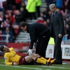 Wilshere Cedera, Wenger Sedikit Berang