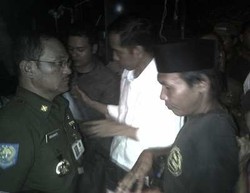 Malam-malam, Jokowi Bagi-bagi Buku & Tas Sekolah di Cakung