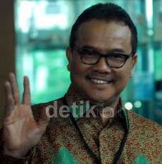 Gubernur Riau Rusli Zainal Batalkan Apel Akbar