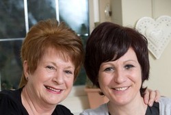 Ibu dan Anak Ini Berjuang Bersama-sama Melawan Kanker Payudara