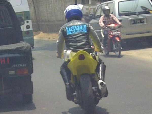 Pelat Nomornya Mana Traffic Warden?