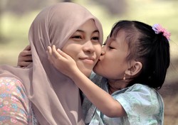 Cium Sayang Untuk Yang Terkasih,...Ibuku Tercinta