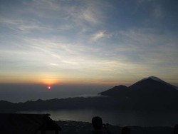 Dahsyatnya Matahari Terbit di Gunung Batur, Bali