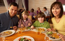 Anak-anak Ini Diberi Diskon Khusus Karena Sopan Saat Makan