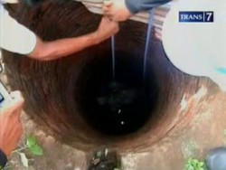 Main Petak Umpet, Bocah Tercebur ke Dalam Sumur