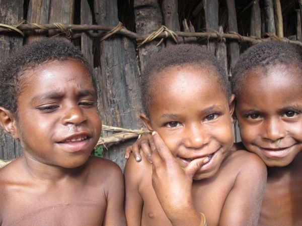 Senyum Manis Anak-anak Wamena yang Menggemaskan