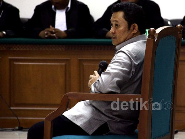 Amran Batalipu Divonis 7,5 Tahun Penjara Amran Batalipu Divonis 7,5 Tahun Penjara