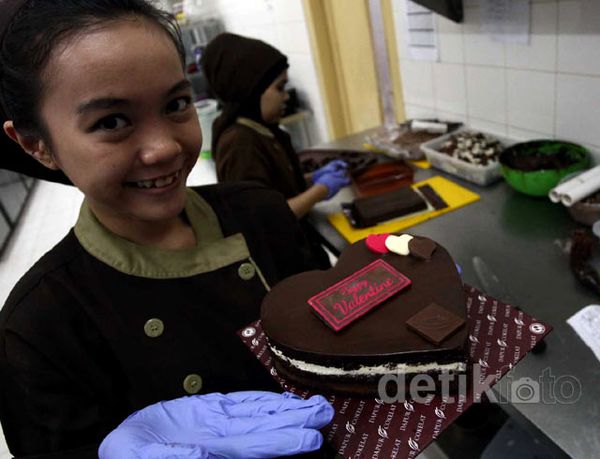 Jelang Valentine, Cokelat Laris Manis
