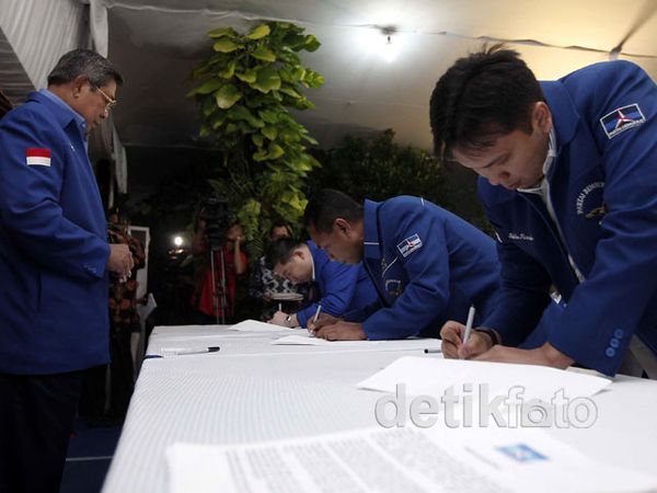 Ketua DPD PD Tandatangani Pakta Integritas