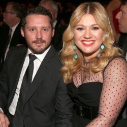Kelly Clarkson Histeris Raih Best Pop Vocal Album Grammy 2013
