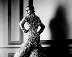 Kim Kardashian Pakai Gaun Karya Desainer Indonesia Tex Saverio