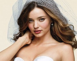 Foto: Miranda Kerr Terpilih Jadi Model Lingerie Malam Pengantin