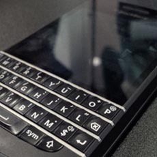 Komparasi Bodi BlackBerry Q10 vs Bold 9900