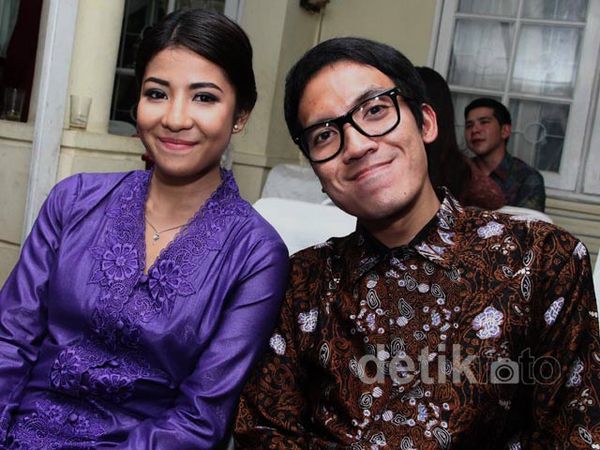 Desta Melamar Natasha Rizki