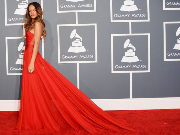 10 Gaun Terseksi di Grammy 2013