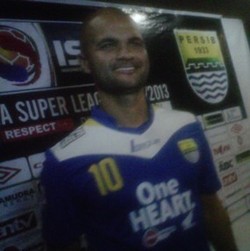 Resmi! Sergio van Dijk Gabung ke Persib