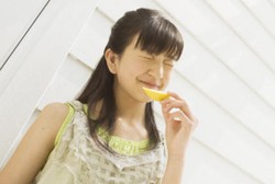 Ada Rasa Logam di Mulut? Mungkin 9 Hal Ini Penyebabnya 