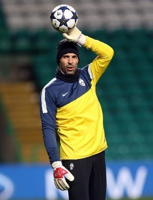 Buffon Takkan Terintimidasi Atmosfer Celtic Park