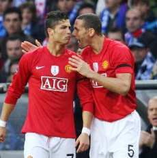 Bakal Berhadapan, Ronaldo-Ferdinand Setop SMS-an