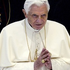 Paus Benediktus XVI Mundur, Warga Katolik di Palestina Cemas