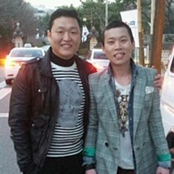 Psy Langsung Pulang ke Korea untuk Melayat Im Yoon Taek