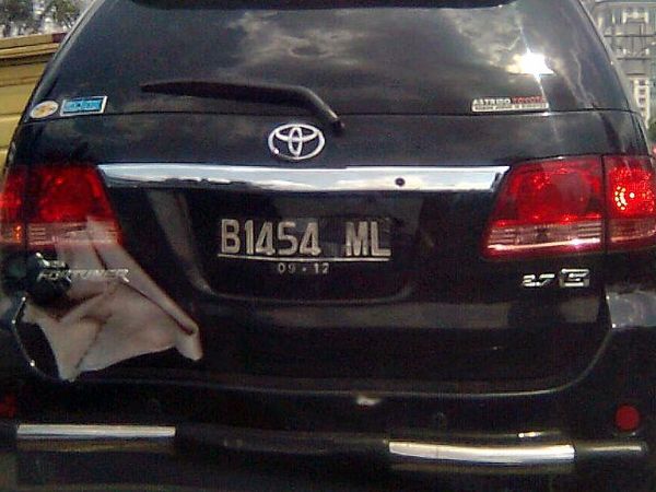 Pelat Nomor B 1454 ML