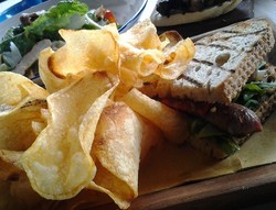 Steak Sandwich dan Escargot Bruchetta yang Tak Biasa