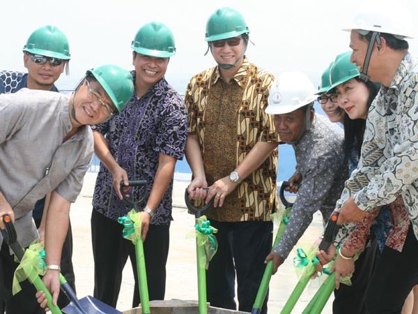 Topping off  Park View Condominium