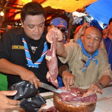 Kunjungi Pasar Cikarang Bekasi, Dede Yusuf Beli Daging Sapi 3 Kg