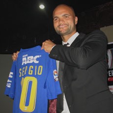 Sergio van Dijk di Persib Sampai Pensiun?