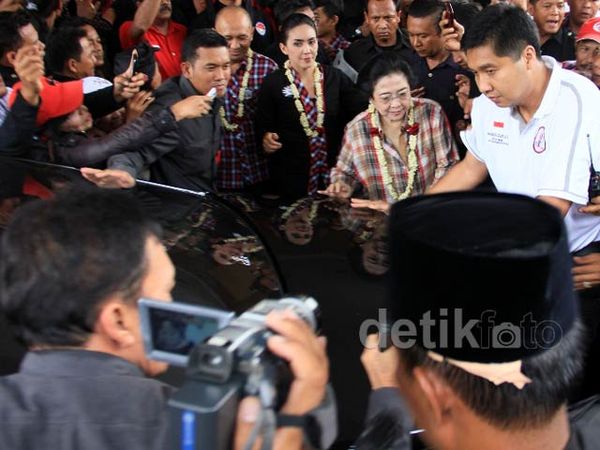 Megawati Hadiri Kampanye Rieke-Teten