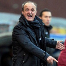 Acungkan Jari Tengah, Delio Rossi Dihukum Dua Laga