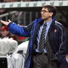 Deportivo Angkat Vazquez sebagai Pelatih Baru