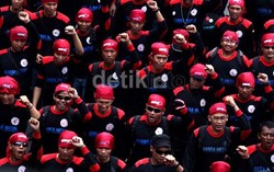 Kemenakertrans Minta Jokowi Teken SK Penangguhan UMP Ribuan Pekerja