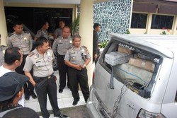 Dor! Polisi Tembak 2 Orang Pembawa 800 Kg Ganja di Aceh