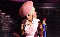 Lady Gaga Batal Tur Konser Akibat Cedera Kaki