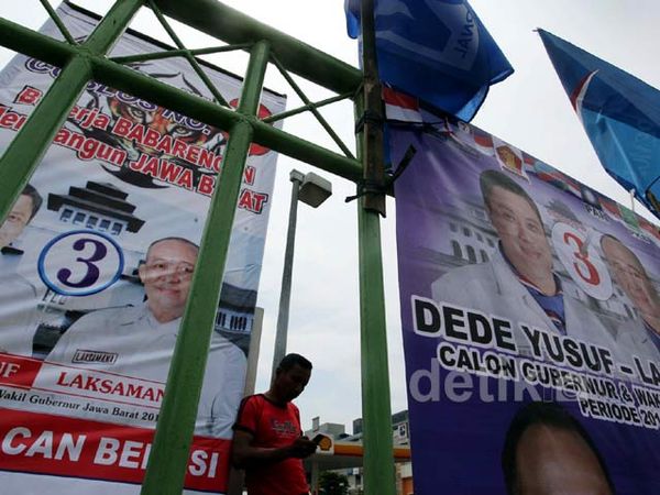 Perang Atribut Cagub Jabar di Bekasi