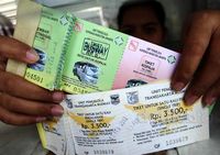 Tiket Kopaja Sudah Dijual di Halte Busway