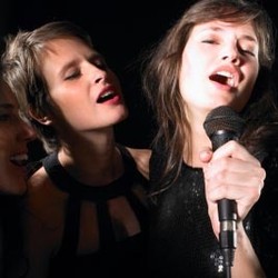 Yuk, Bikin Lirik Lagu Karaoke di Video